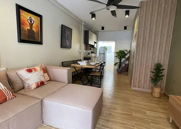 Private House With Pagoda View, Near Grand Palace