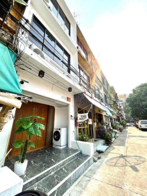 อพาร์ทเม้น Private House With Pagoda View, Near Grand Palace กรุงเทพมหานคร