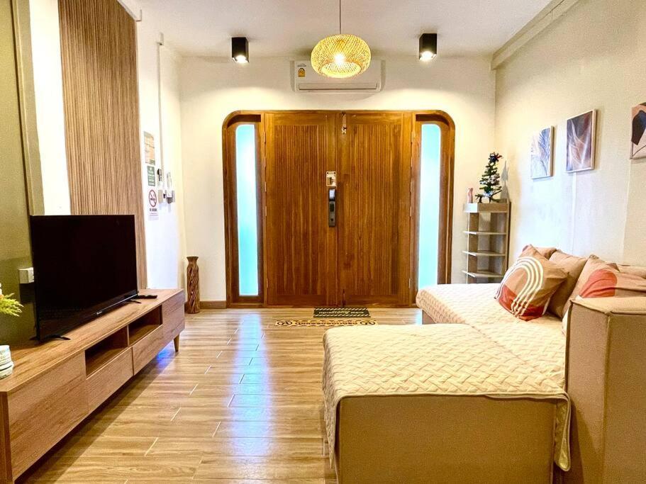 อพาร์ทเม้น Private House With Pagoda View, Near Grand Palace กรุงเทพมหานคร